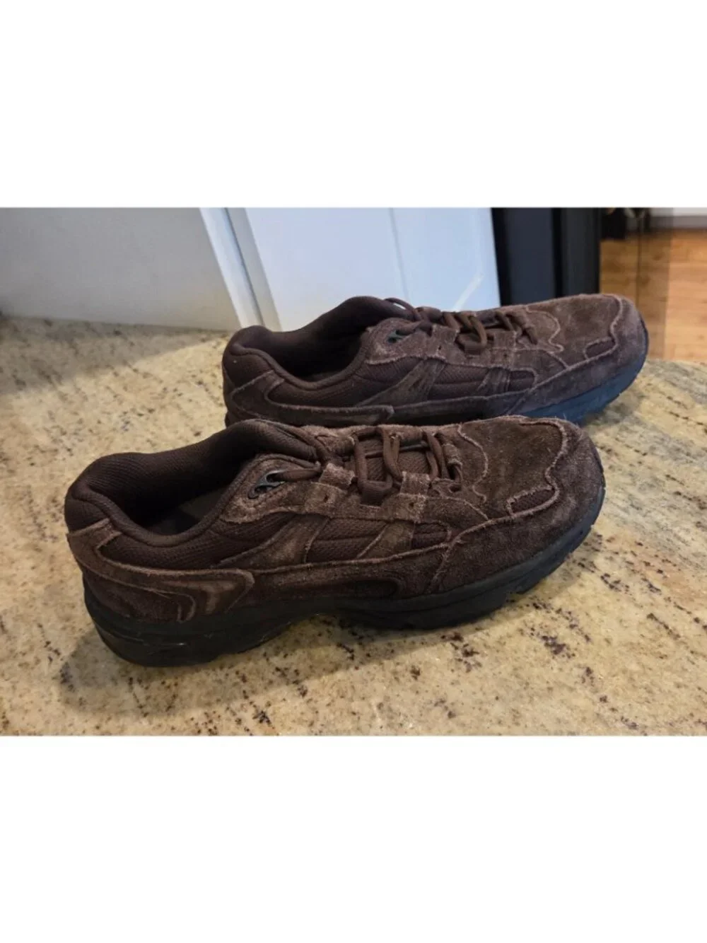 Vionic Walker Shoes Womens Size 8.5  Brown Suede Sneakers